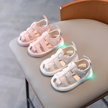 Baby Girl Sandals Summer Toddler Closed Toe LED Beach Shoes Naujagimio švytintis padas Princesės batai Tuščiaviduriai pirmieji vaikštynės
