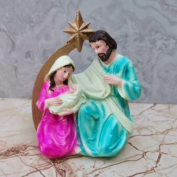 Derva Šventosios šeimos kalėdinės statulos Gimimo scenos dekoravimo figūros Kristus dovanoja Jėzaus statulą Marijos Juozapo miniatiūrinė skulptūra