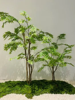 Dirbtiniai žalieji augalai, japoniško stiliaus kabantys varpeliai, imituoti banjanų medžiai, vėjo dekoratyviniai ornamentai