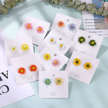 IPARAM Nauji korėjiečių maži šviežių ramunėlių gėlių smeigės auskarai 2020 m. Mada 5 spalvų geometriniai gėlių auskarai Mergaitės ausų papuošalų dovana