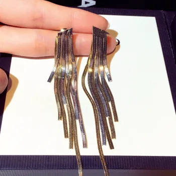 JUWANG Nauji išskirtiniai prabangūs aksesuarai S925 Sidabrinės adatos metalo spalva Derantys ilgi kutai Elegantiški auskarai moterims Vakarėlis