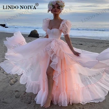 LINDO NOIVA Baby Pink Organza Prom suknelės Trumpomis pūstomis rankovėmis raukiniai Vakariniai vakarėlio chalatai su plyšiu Princesės oficiali moteriška suknelė