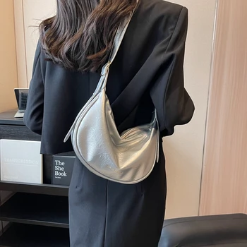 Mažos sidabrinės minkštos kryžminės rankinės moterims 2023 Y2K Trend Fashion Leather dizainerio rankinės ir piniginės Bolsas De Mujer