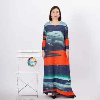 Miyake Plisuotas elegantiškas drabužis 2023 Didmeninė prekyba nauja spausdinta suknele apvaliu kaklu ilgomis rankovėmis temperamentas Ilgos suknelės moterims