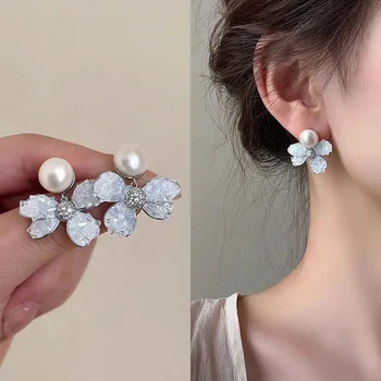 Nauji gėlių perlų auskarai Lengvi prabangūs pažangūs universalūs moteriški auskarai