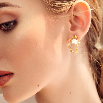 Netaisyklinga perlų imitacija Nerūdijančio plieno kabantys auskarai moterims Prabangūs geometriniai kabantys auskarai Madingi papuošalai