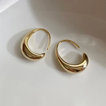 Paprasti aukso spalvos ovalūs auskarai Geometrinis elementas C formos ausies žiedas Lygus metalas, tinkantis apvaliems trumpiems veido kabliukams