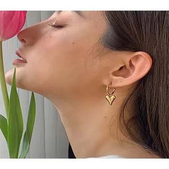 Retro aukso C tipo meilės auskarai moterys madingas aukštos kokybės ausų žiedas Korėjietiškas temperamentas net raudoni auskarai