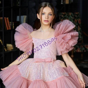 Scoop Gėlėtos merginos suknelės trumpomis rankovėmis su blizgučiais 2023 m. pakopos Tullle Scoop vestuvinio vakarėlio chalatai su diržu