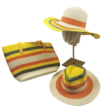 Vyrai Šiaudų pavasario vasaros ponios Trijų dalių vasarinė sulankstoma didelių kraštų dryžuota šiaudinė skrybėlė ir šiaudinis maišas lauke kvėpuojanti saulė