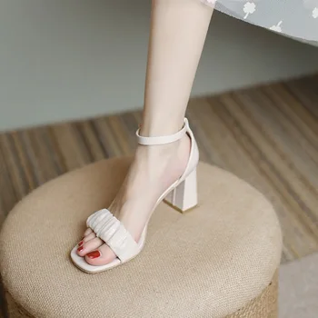Moteriškos basutės Stilius Vasarinis sandalas Tinklelis Oro tinklelis Sagtis Dirželis PU 7CM Kvadratiniai kulniukai Gerai atrodantys vakarėliai Moteriški modernūs sandalai Batai